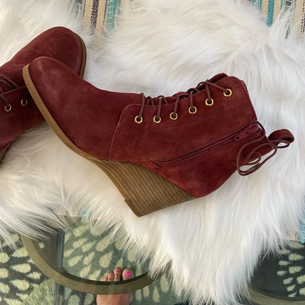 Women's Diba Blake Suede bootie burgundy size 7.5